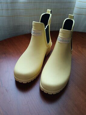 NWT Size 4 Barbour Wilton Buttermilk Rain Boot
